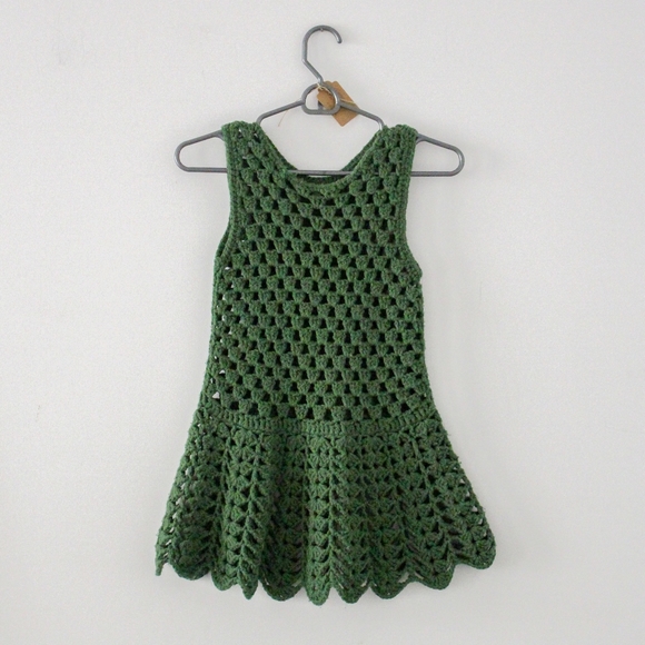 SOLD - Vintage 1960s Dark Green Crochet Peplum Tank Top Blouse / Mermaid Shirt - Picture 4 of 6